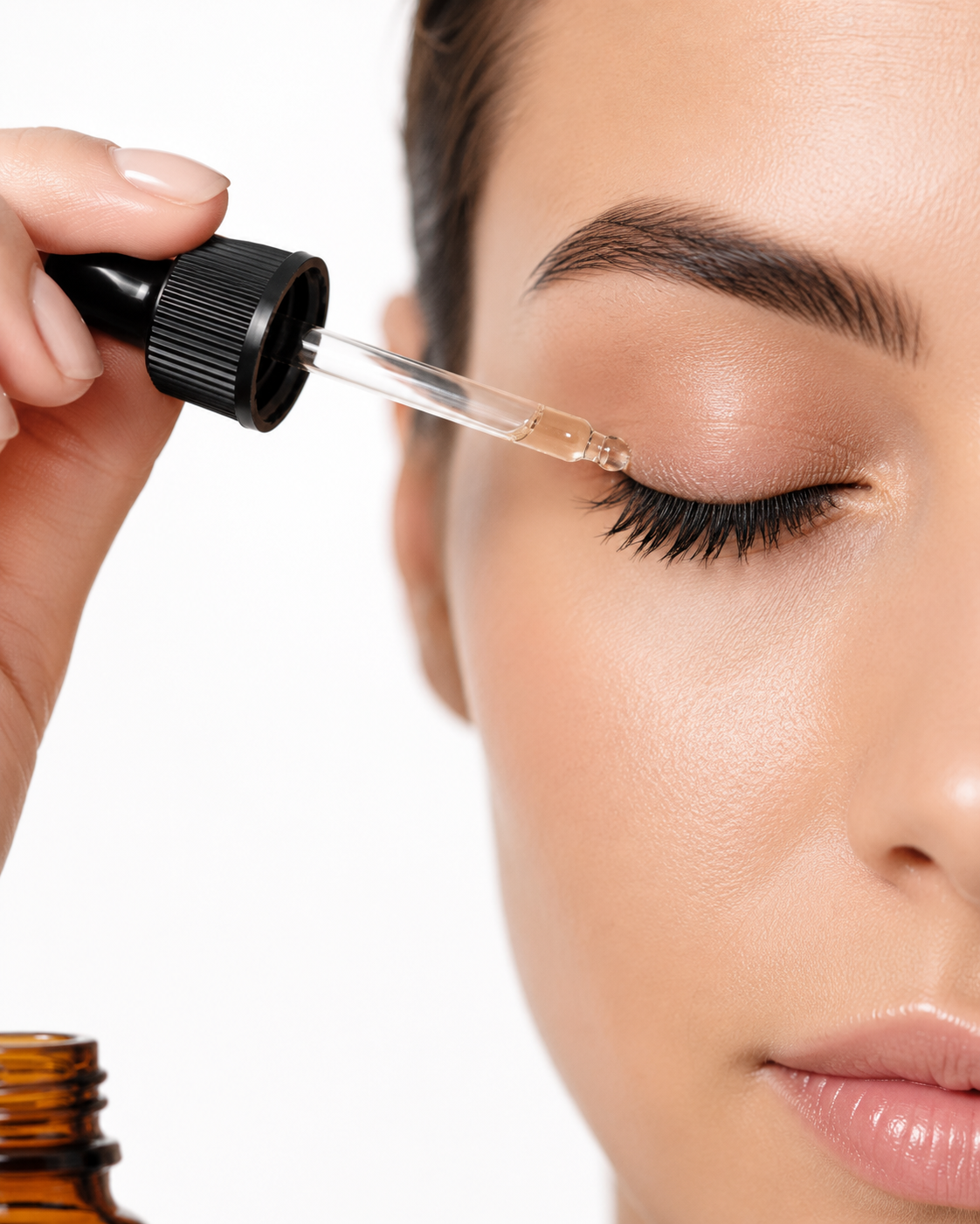 Aplicación de LashGrow en la línea de pestañas